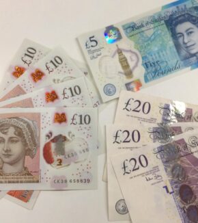 Counterfeit 5 British pounds